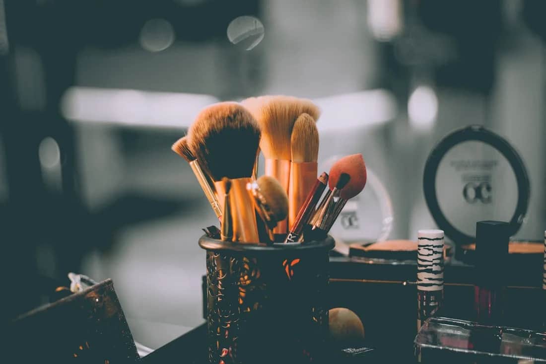 صورة توضيحية لفرش وأدوات التجميل