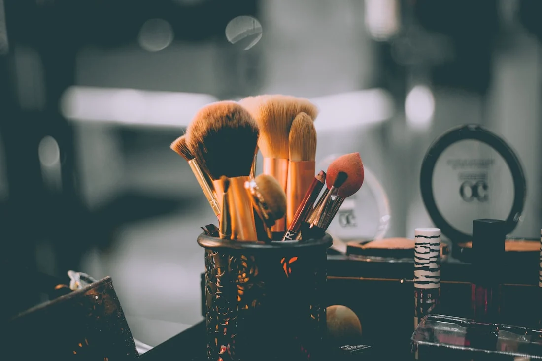 صورة توضيحية لفرش وأدوات التجميل